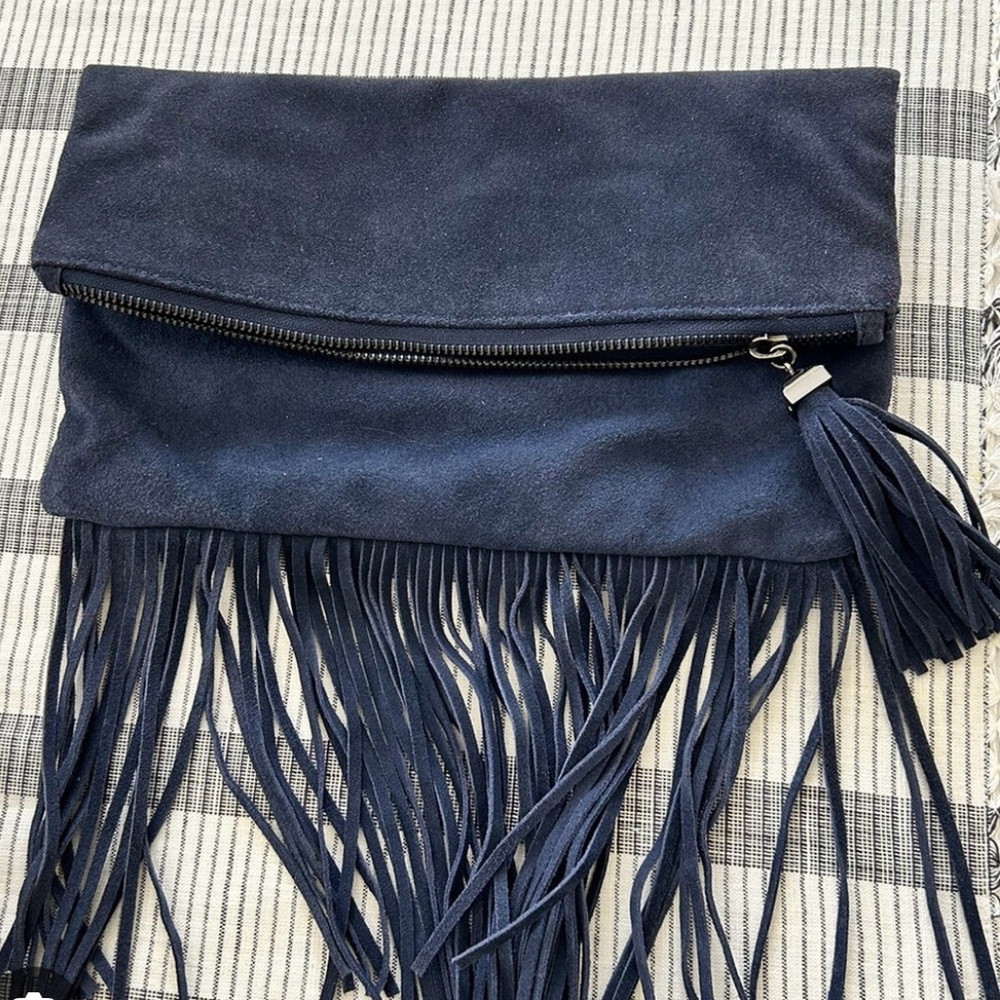 BCBG Navy Suede Clutch Zipper & 🧲 Snap protects items 


Fringe so hot🔥rn